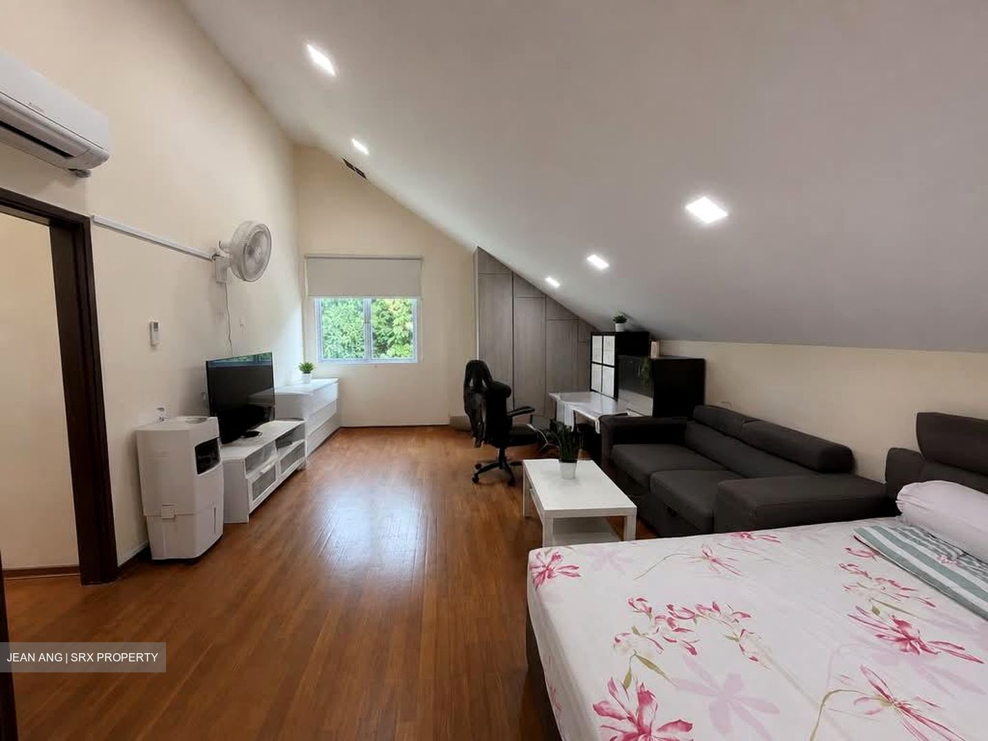 Sembawang Hills Estate (D20), Terrace #579766051